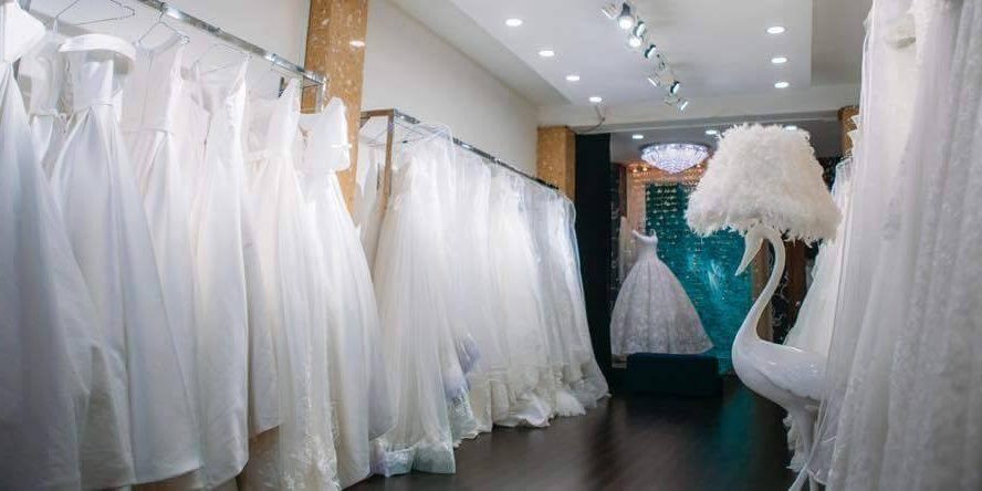 17760591_669352049915398_384780165_n(1) Chuyên giặt hấp đầm cưới đầm dạ hội giá rẻ